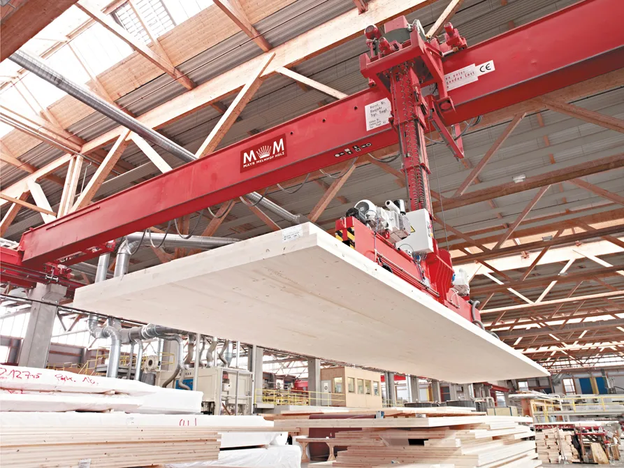 MMHolz_MMKG_BSP_Produktion_Kran_ret__c_Andreas_Hofer