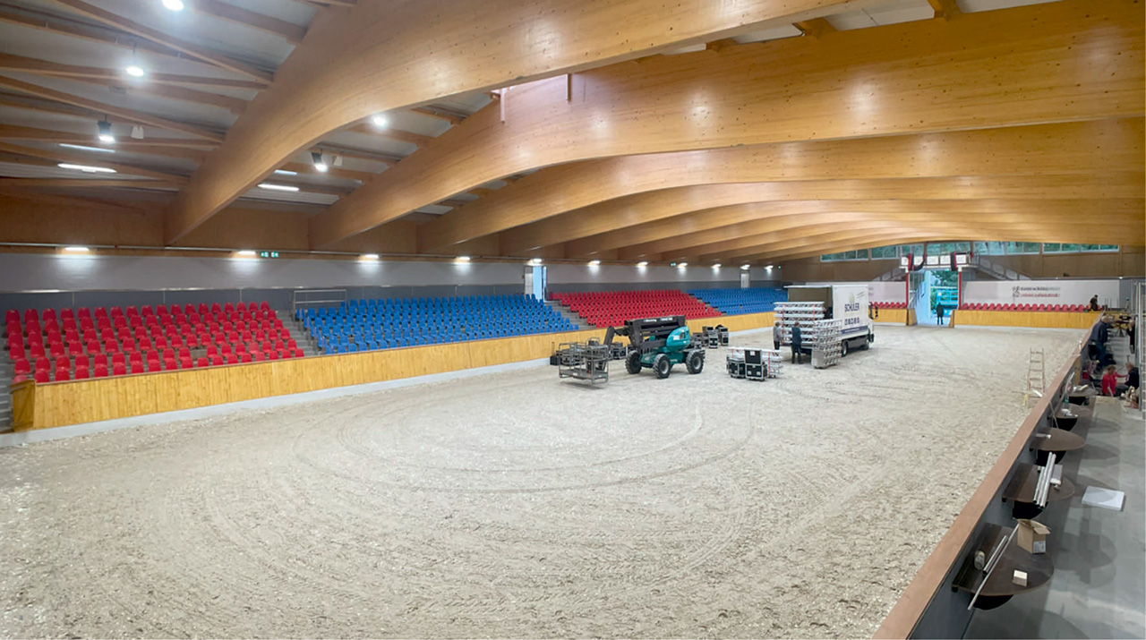 MMHolz_MMHR_REF_Ausktionshalle_Oldenburger_Pferde__c_Poort-Bau_GmbH___Co._KG__6_1280x715px
